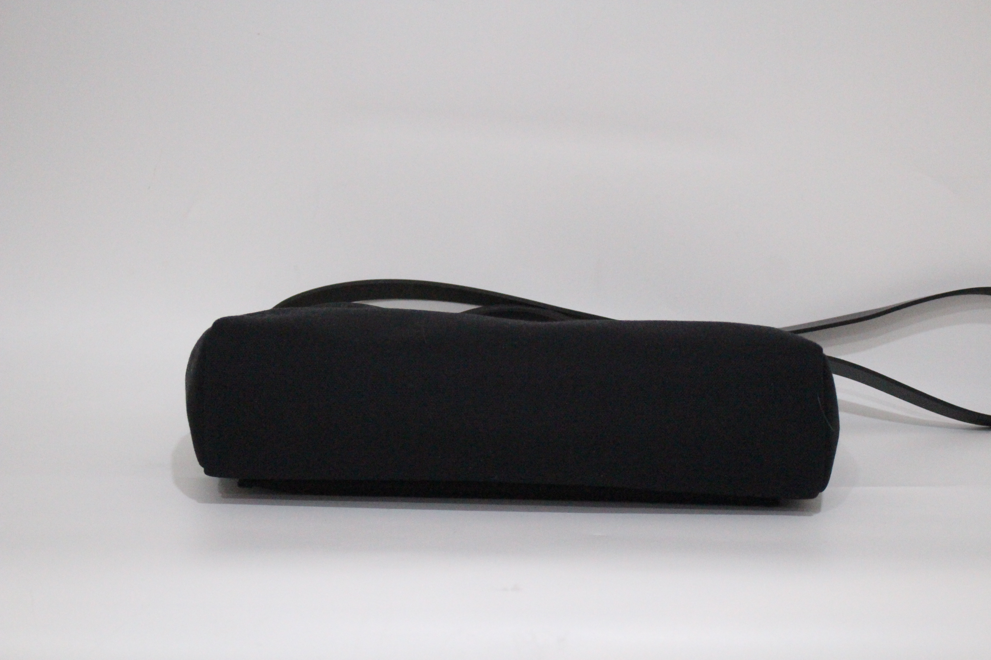 에르메스 에르백 /남여 공용 가능/ 수납 넉넉하여 캐쥬얼하게 착장에 어울리는 데일리백입니다./블랙/ FRANCE 	패브릭 넓이(cm)	35.5 높이(cm)	26 폭(cm)	9 끈높이(cm)