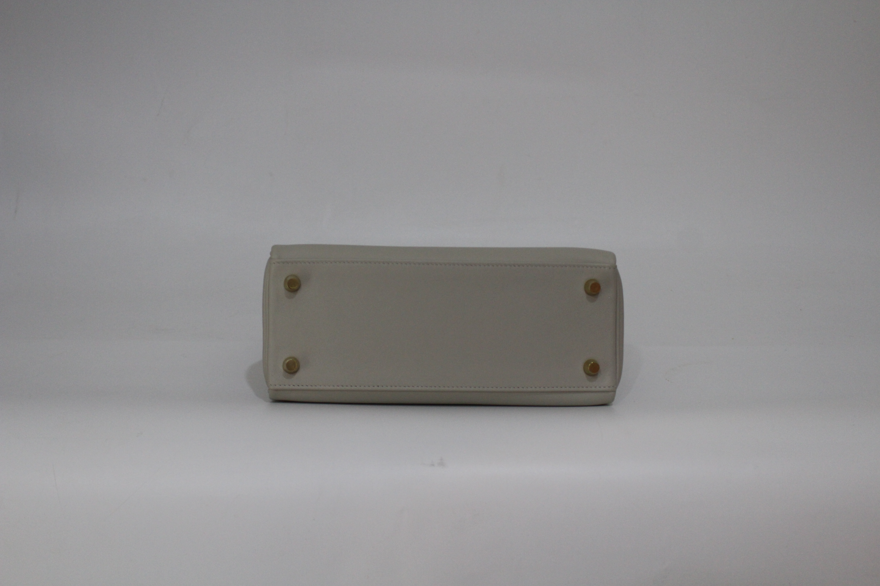 HERME'S KELLY25㎝ 스위프트 /그리스펄 컬러 골드장식/더스트,박스,인보이스.자물쇠&스트랩 풀세트 구성입니다